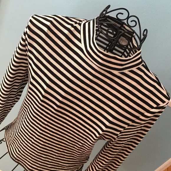 Crop top 🍎 - Picture 3 of 4